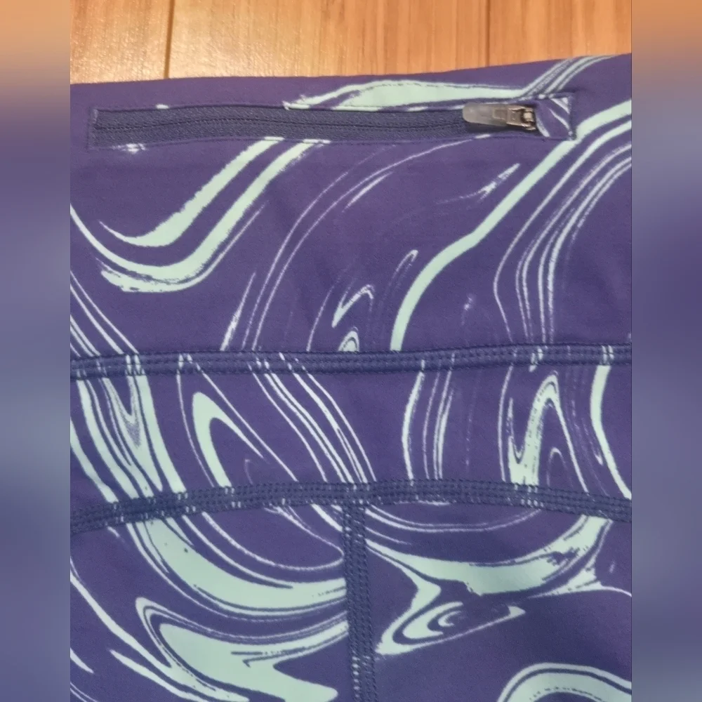 NWOT Nike Dri Fit Swirl Pattern Leggings